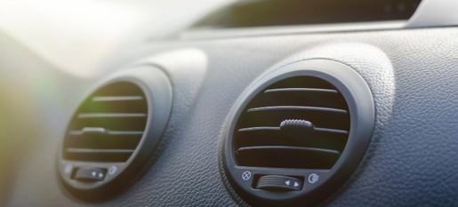 Salidas de aire del dashboard con flujo de aire frío